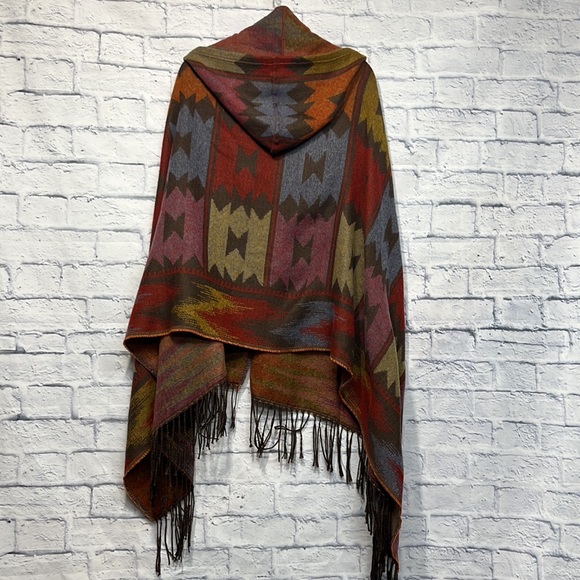 eUty Women Oversized Patterned Poncho w/Hoodie with 2 Button Closure and Tassels - Picture 9 of 9